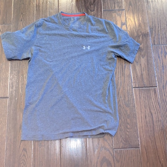 Under Armour grey athletic top size medium - Picture 2 of 6